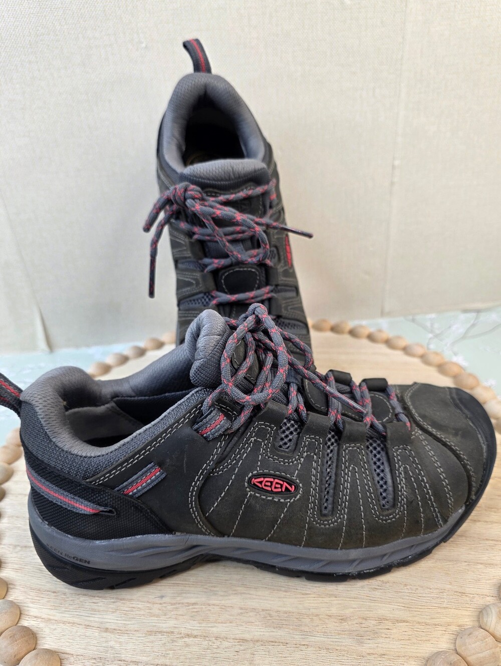 Woman's 8 Wide Steel Toe Keen Work Sneakers